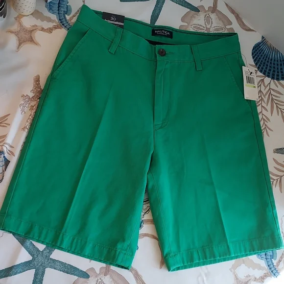 NWT, Nautica Men's 30" Waist Classic Fit Parrot Green Khaki Shorts - Picture 1 of 6